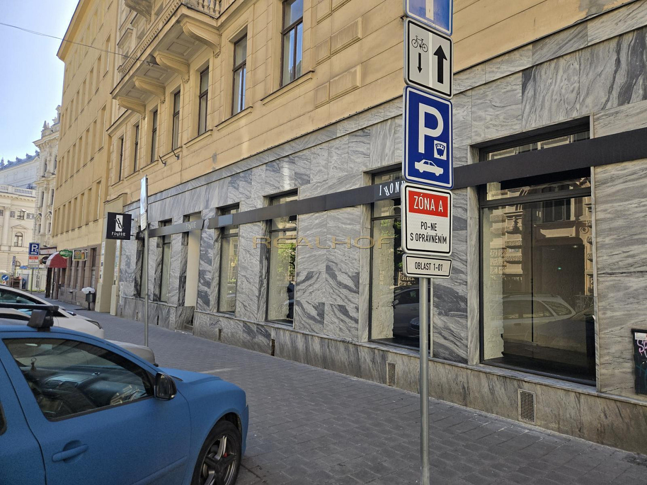 Pronájem obchodních prostor 165 m²