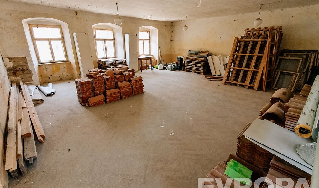 Prodej domu 631 m² s pozemkem 856 m², Uzeničky – náhled fotky 7