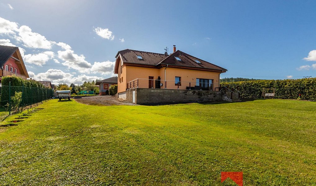 Prodej domu 346 m² s pozemkem 2 669 m², Újezd – náhled fotky 2