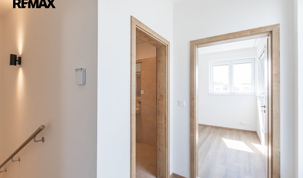 Pronájem domu 107 m² s pozemkem 124 m², Praha – náhled fotky 15