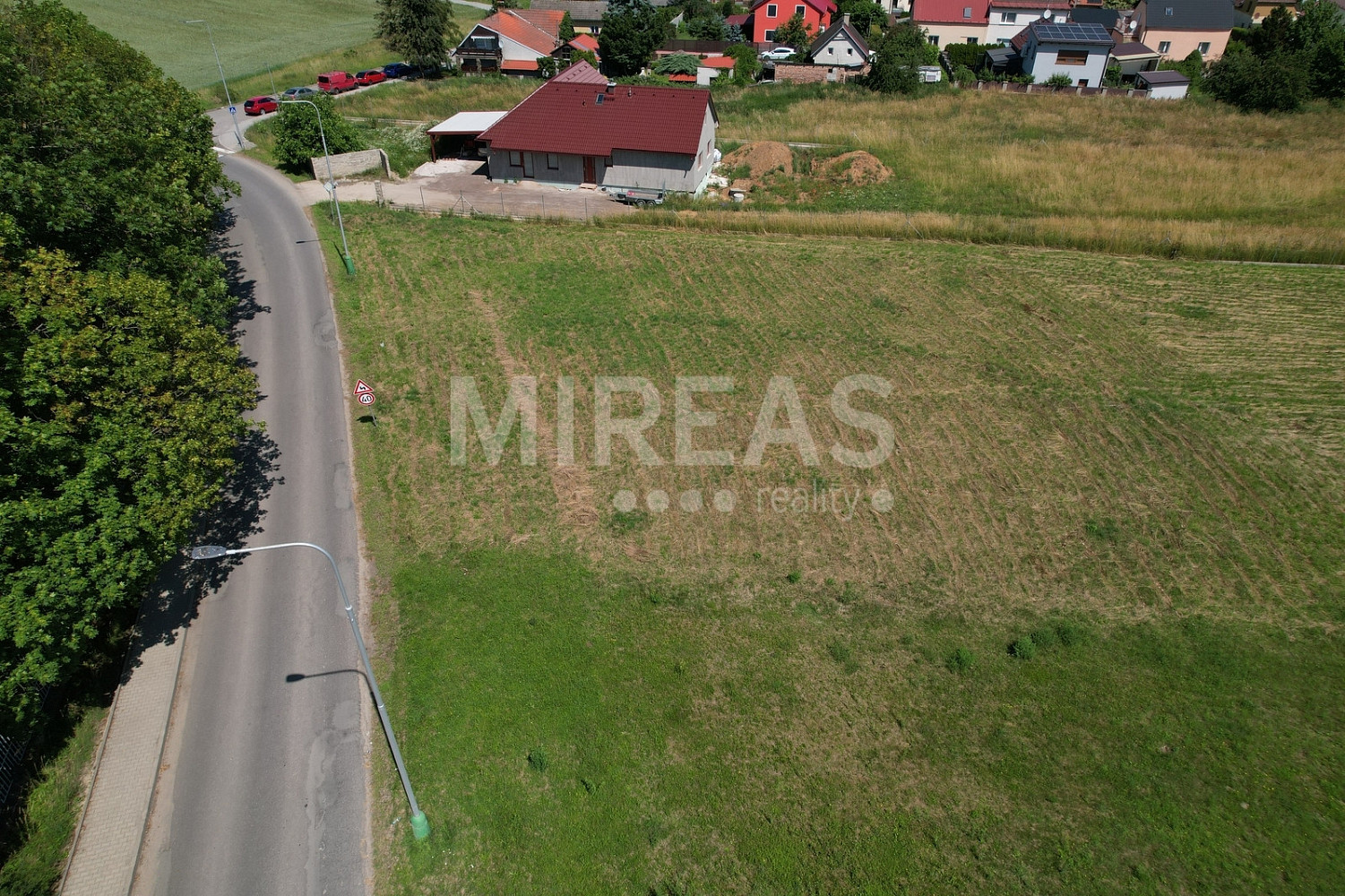 Prodej stavebního pozemku 838 m² – fotografie 5