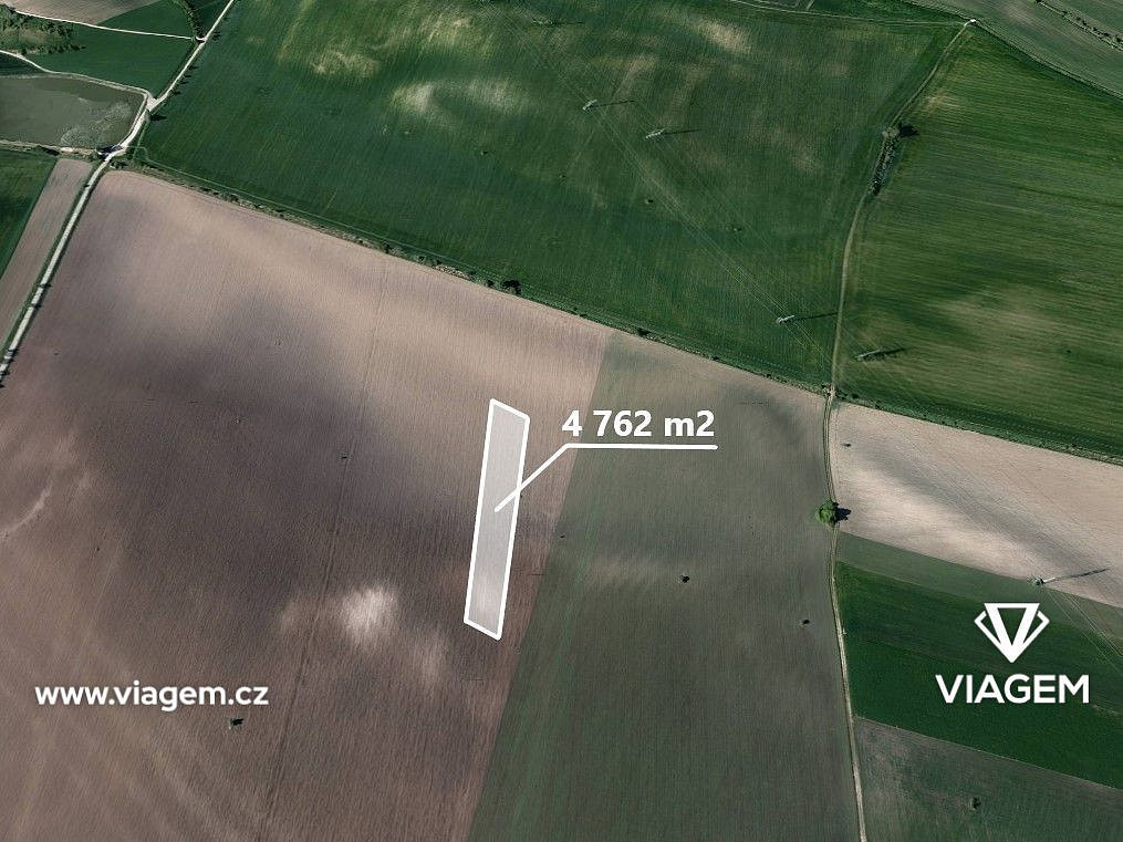 Prodej pole 1 587 m²
