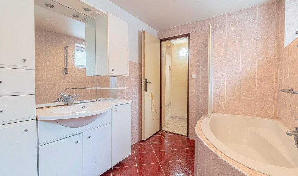 Prodej domu 255 m² s pozemkem 3 056 m², Šternberk – náhled fotky 27