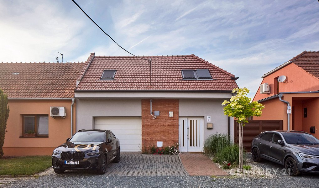 Prodej domu 260 m² s pozemkem 457 m², Ladná – náhled fotky 3
