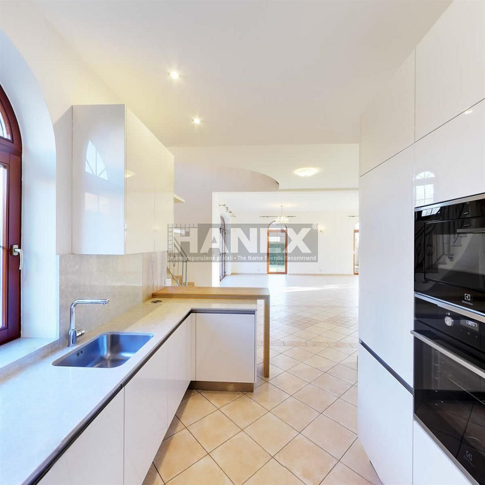 Pronájem domu 243 m² s pozemkem 540 m² – pohled 4