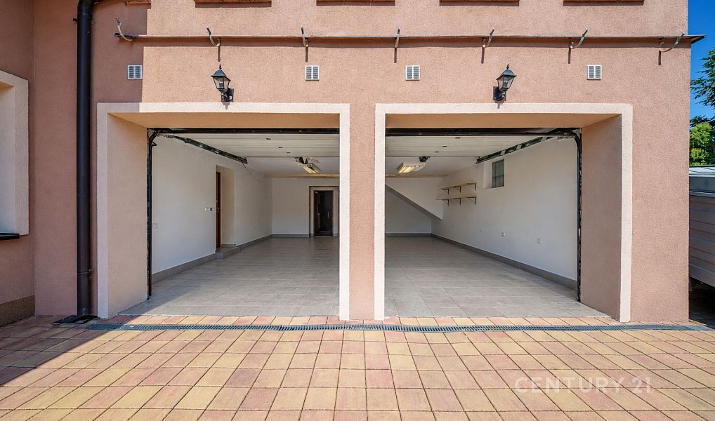 Prodej domu 545 m² s pozemkem 2 148 m², Chlumčany – náhled fotky 10
