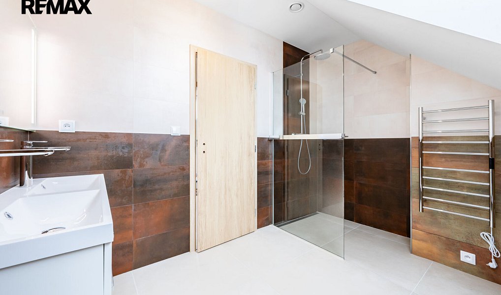 Prodej bytu 4+kk 91 m², Jince – náhled fotky 19