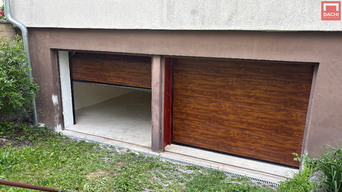 Pronájem dvojgaráže 28 m2 s parkovacím stáním olomouc, lazce — photo 2