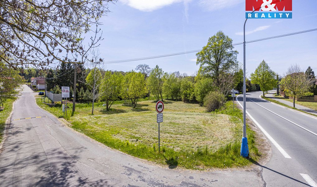 Prodej stavebního pozemku 1 402 m², Veliny – náhled fotky 2
