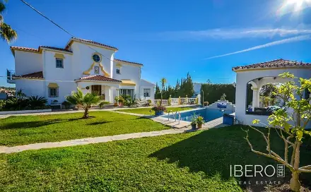 Prodej domu 503 m² s pozemkem 3 609 m², Estepona, Španělsko