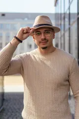 Makléř Elnes Šabani