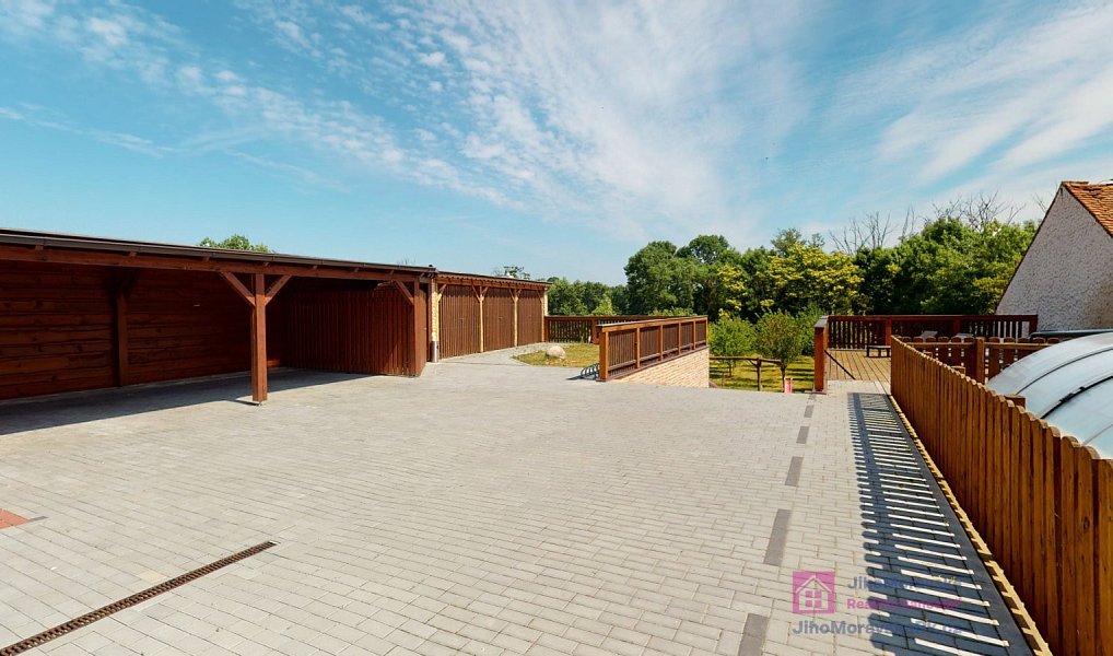 Prodej ubytovacího objektu 664 m², Bulhary – náhled fotky 11