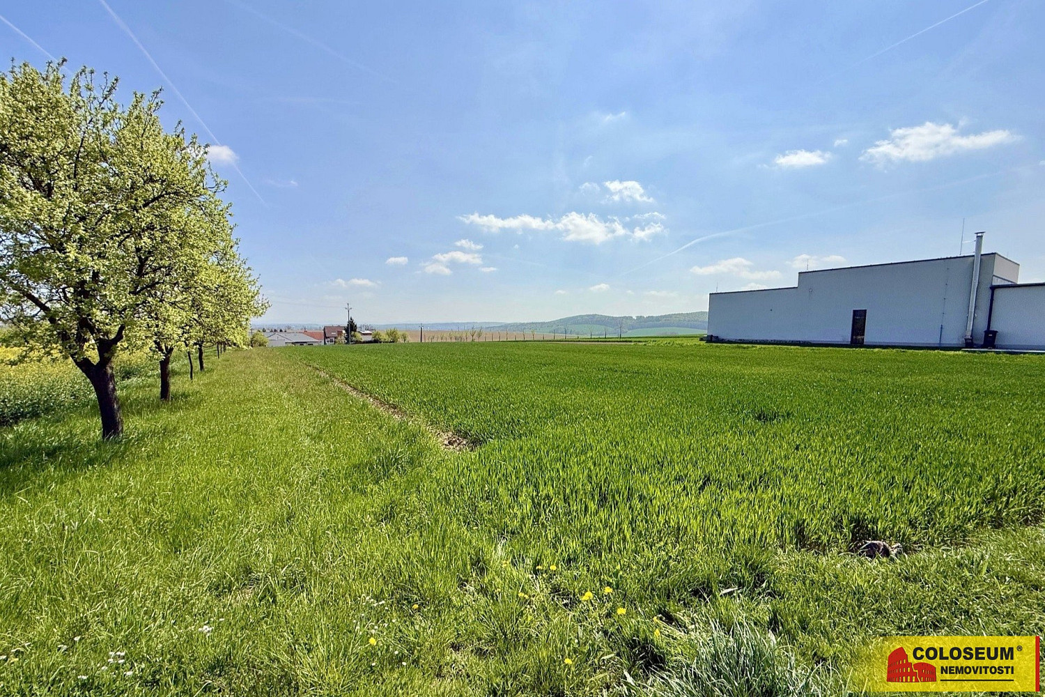 Prodej stavebního pozemku 3 940 m² – fotografie 2