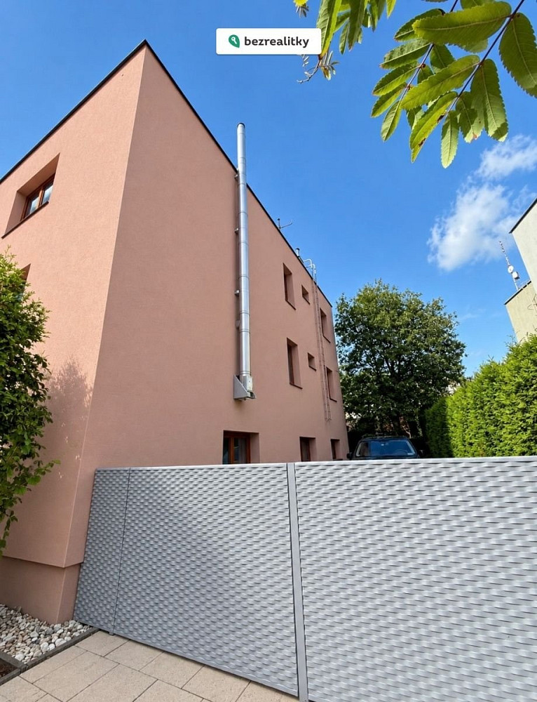 Prodej domu 245 m² s pozemkem 600 m²