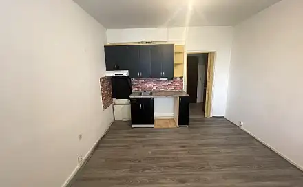 Pronájem bytu 1+kk 22 m², Jaselská, Tábor