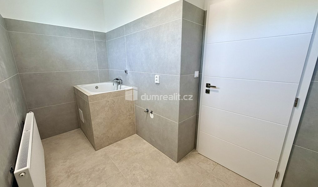 Prodej domu 247 m² s pozemkem 1 024 m², Lukov – náhled fotky 14