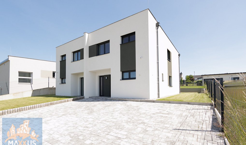 Prodej domu 280 m² s pozemkem 857 m², Herink – náhled fotky 2
