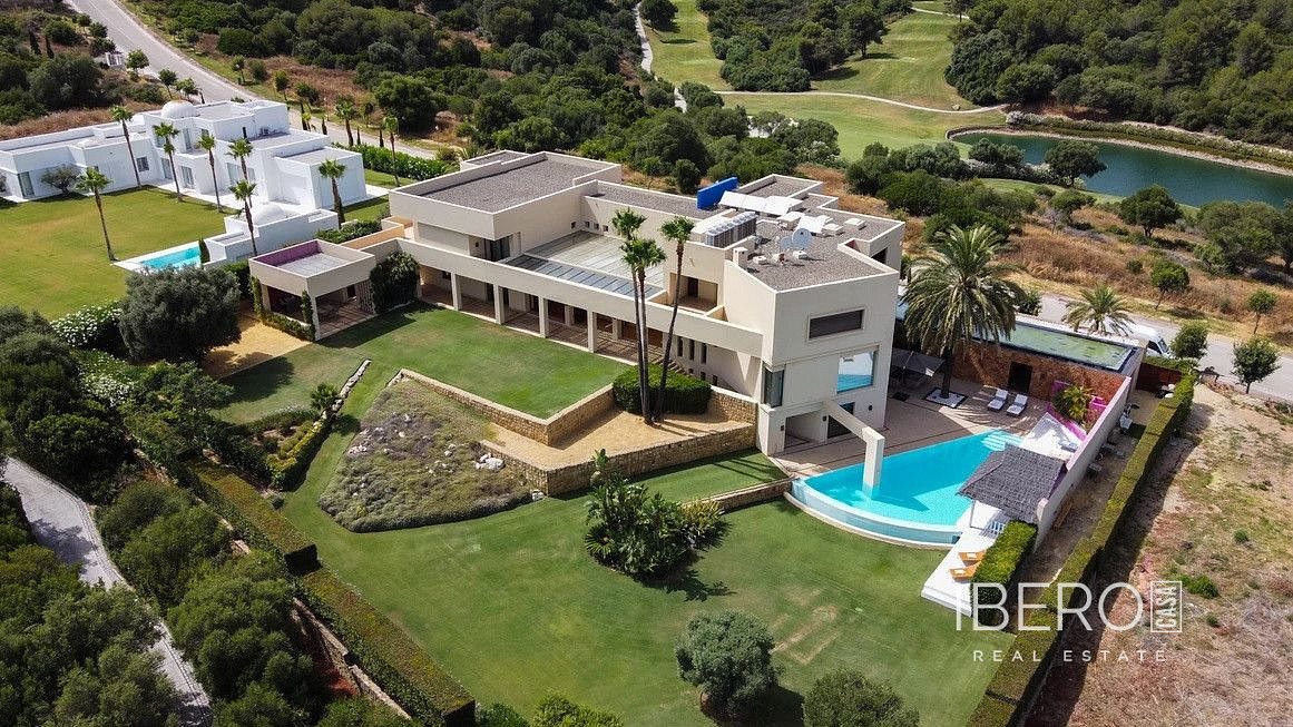Prodej domu 1 450 m² s pozemkem 3 491 m²