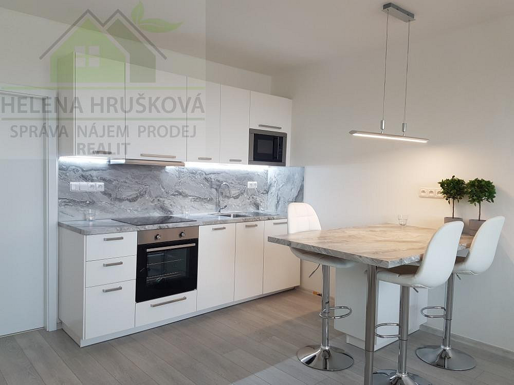 Pronájem bytu 1+kk 32 m² – fotografie 2