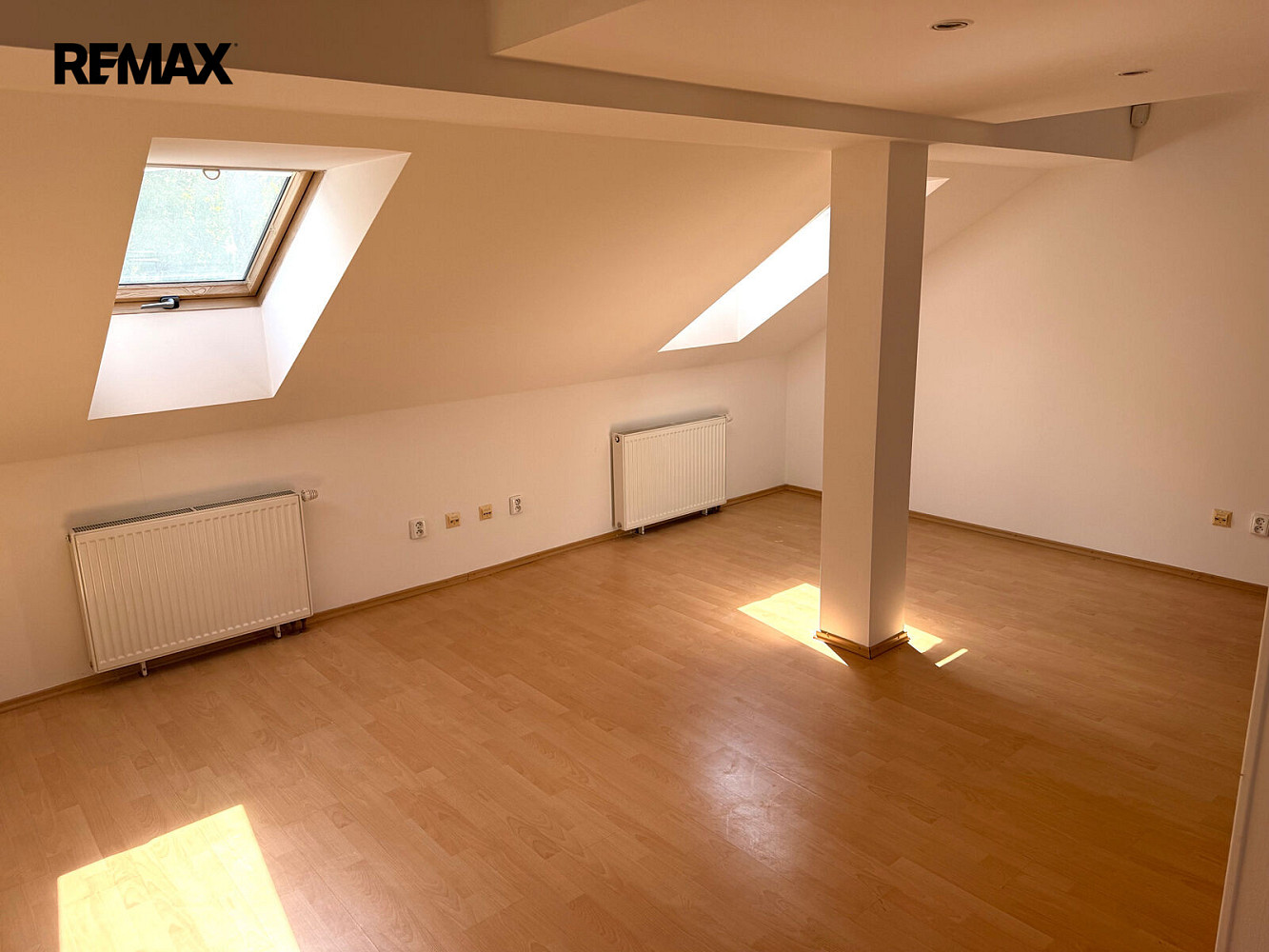 Prodej domu 240 m² s pozemkem 280 m² - Widok 4