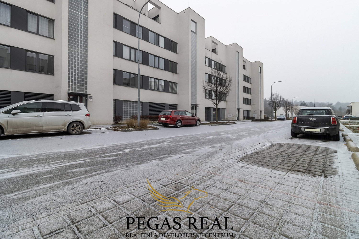 Pronájem garážového stání 15 m2, Brno / ul. Nad Přehradou / – fotografie 3