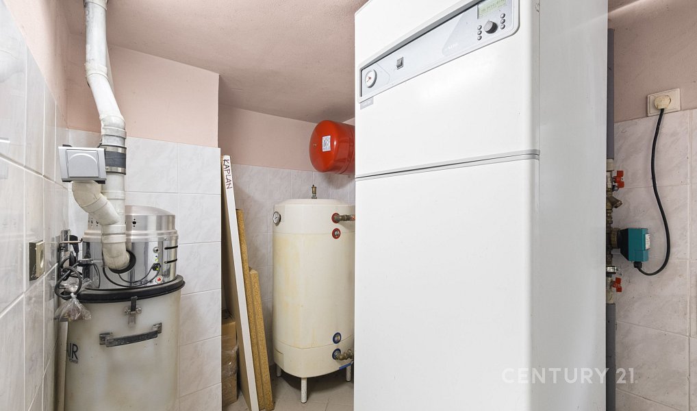 Pronájem domu 210 m² s pozemkem 1 586 m², Mukařov – náhled fotky 34