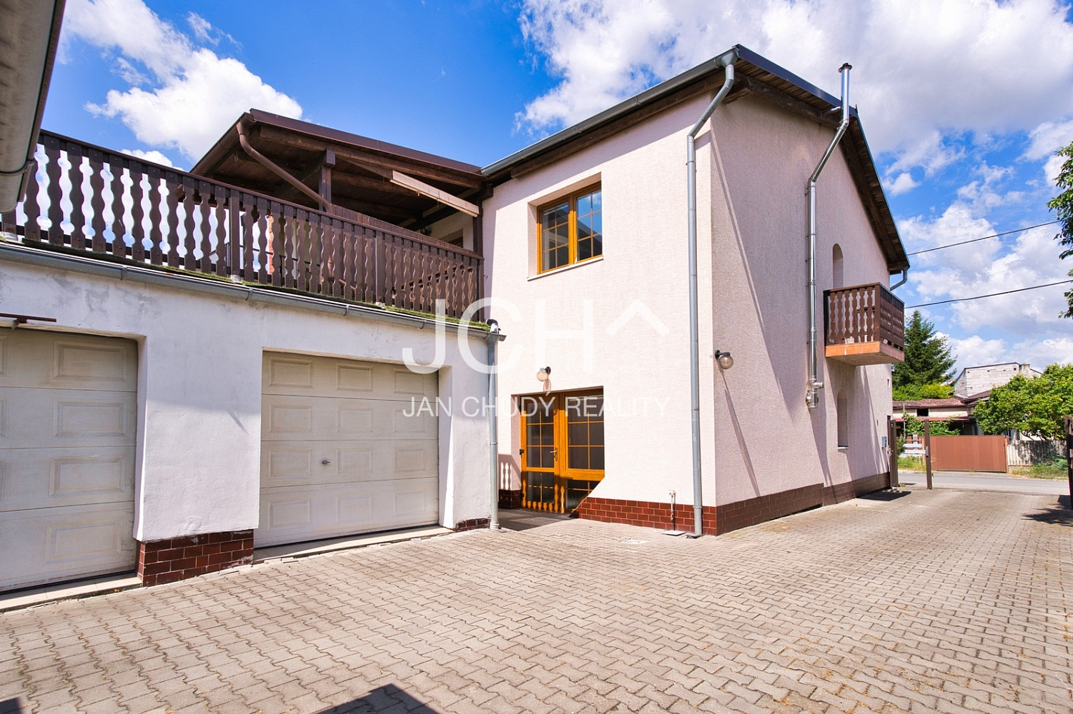 Prodej domu 221 m² s pozemkem 297 m² - Więcej