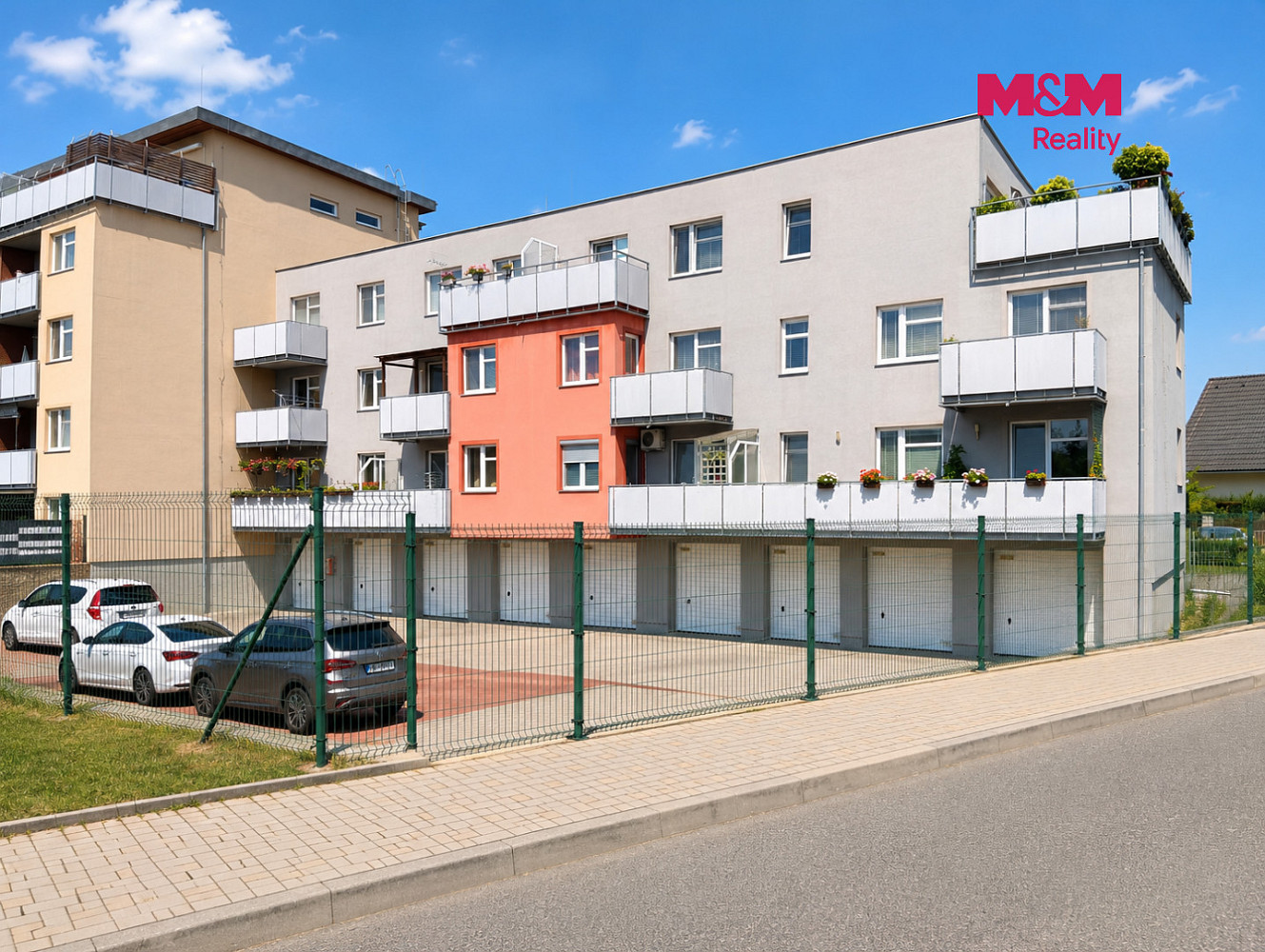 Prodej parkovacího stání v čelákovicích, ul. b. koutníkové — photo 2
