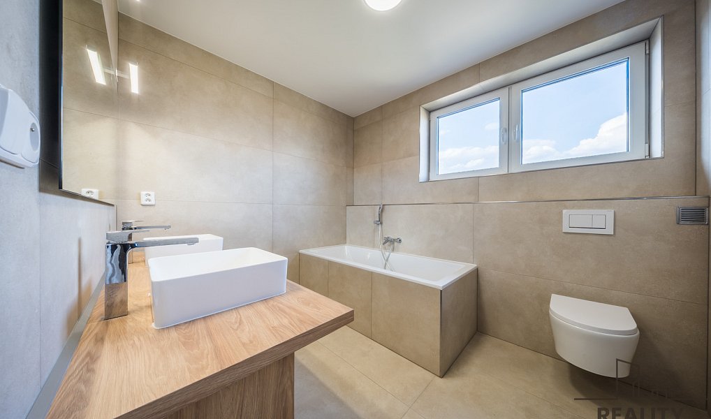 Prodej domu 225 m² s pozemkem 320 m², Vracov – náhled fotky 5