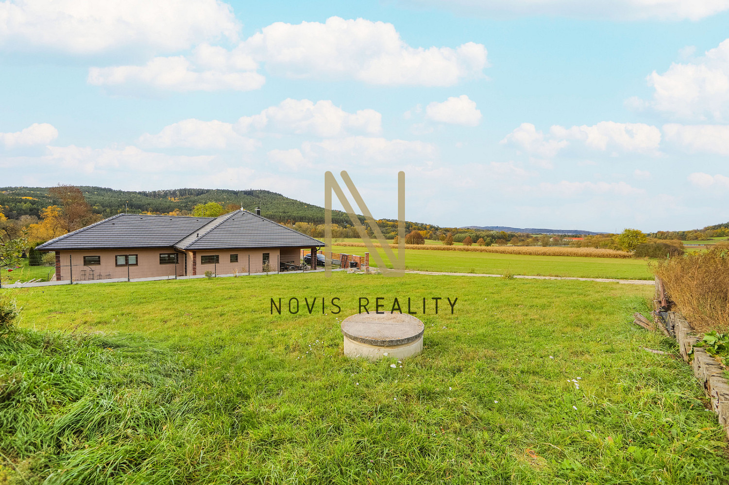 Prodej stavebního pozemku 698 m² – fotografie 5