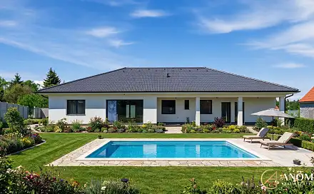 Prodej domu 189 m² s pozemkem 2 124 m²