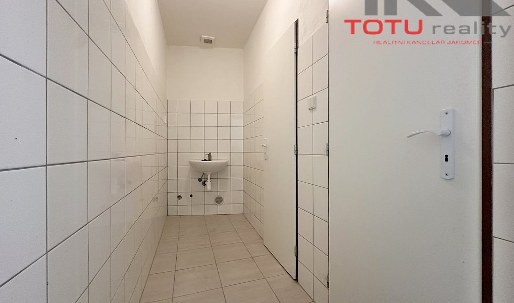 Pronájem obchodních prostor 205 m², Jaroměř – náhled fotky 11
