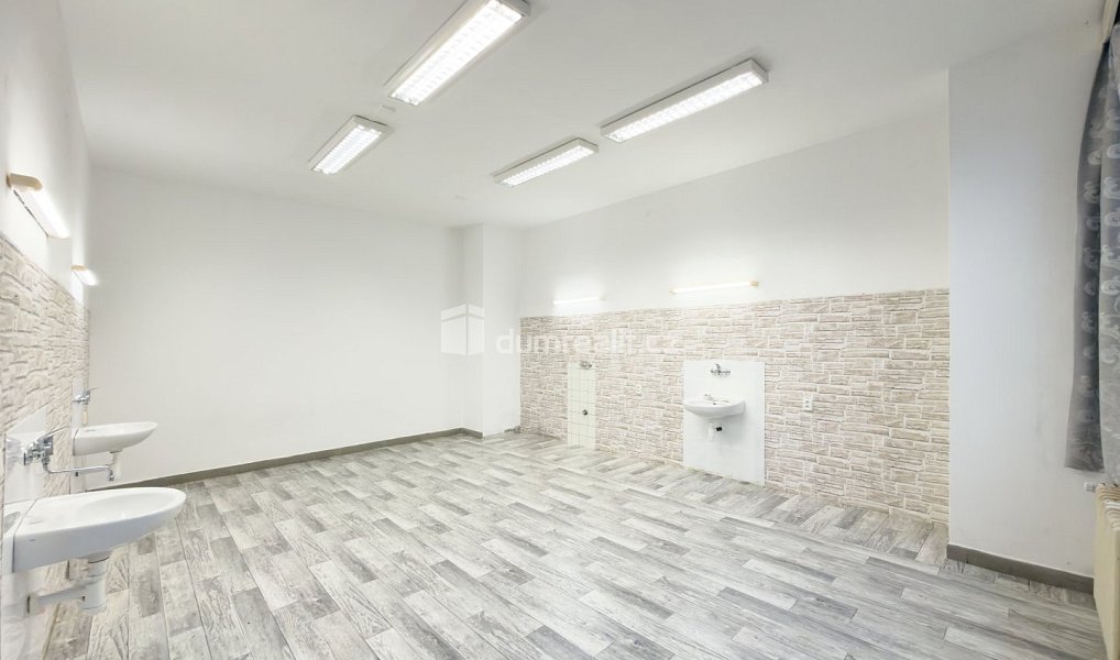Pronájem obchodních prostor 216 m², České Budějovice – náhled fotky 5