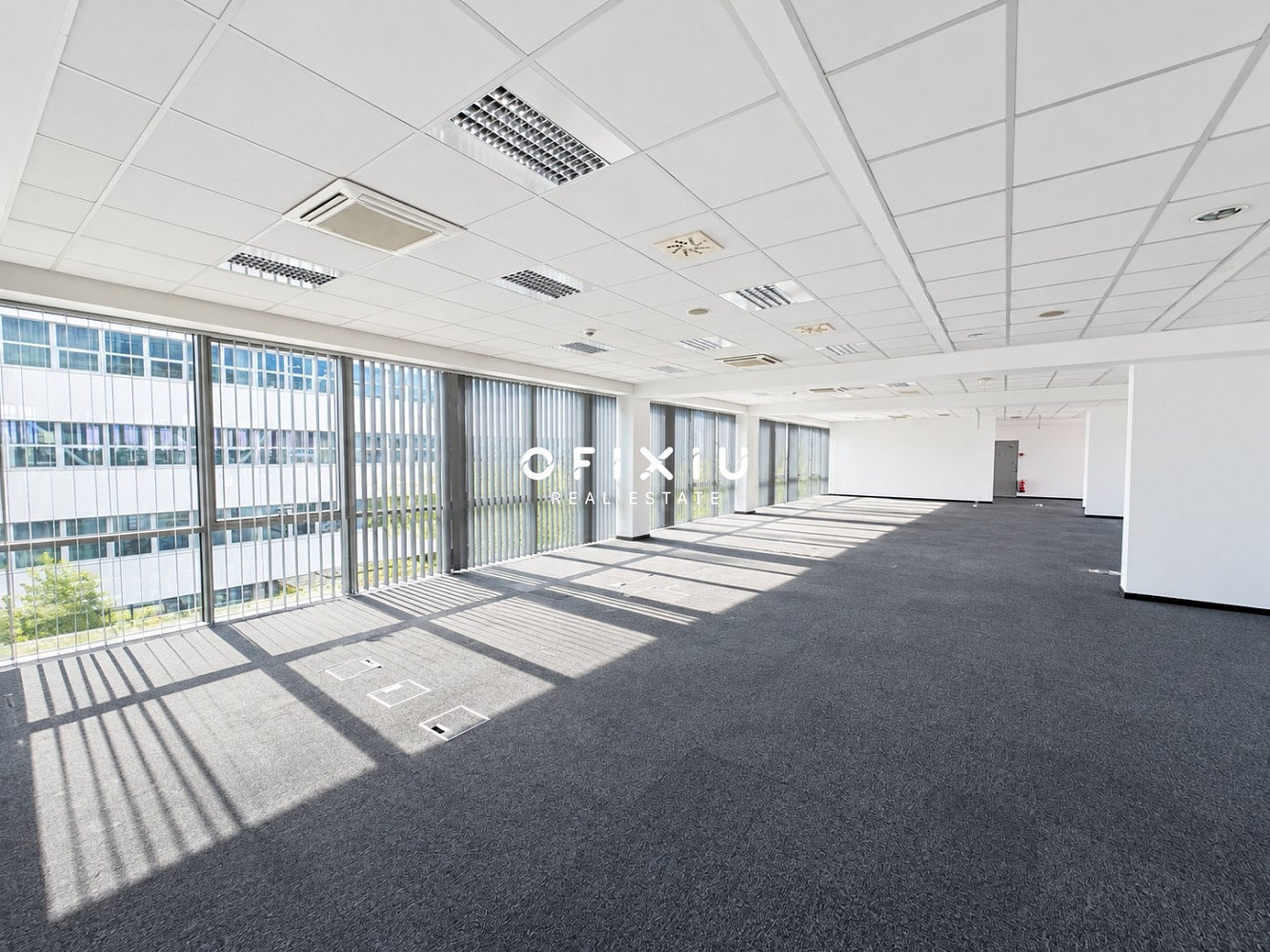 Pronájem kanceláře 2 208 m² – fotografie 2