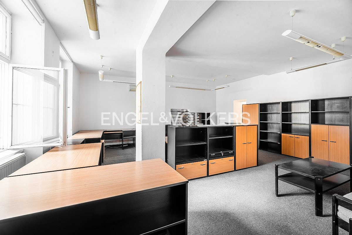 Pronájem kanceláře 277 m² – fotografie 2