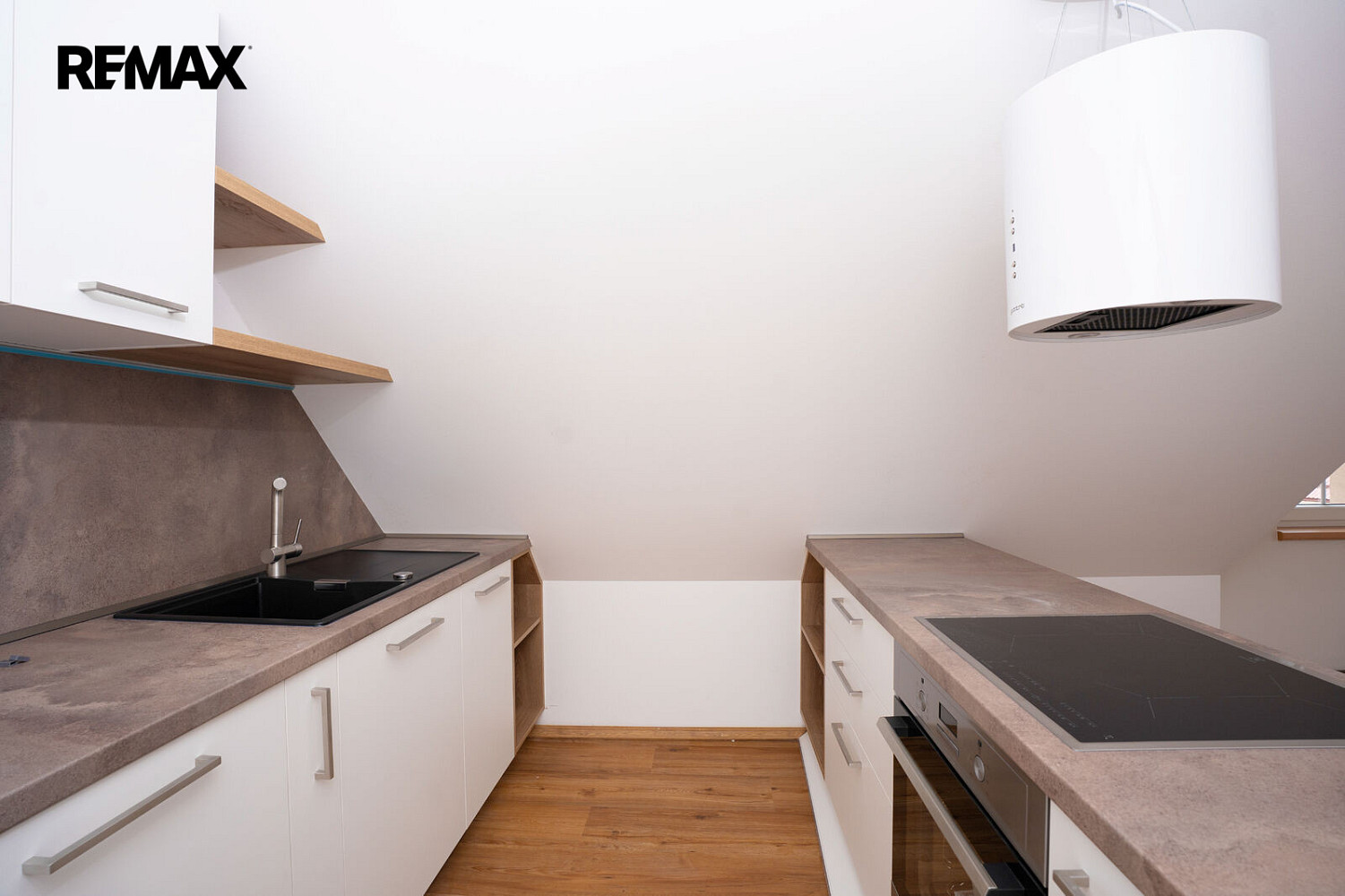 Pronájem bytu 2+kk 46 m² – fotografie 2