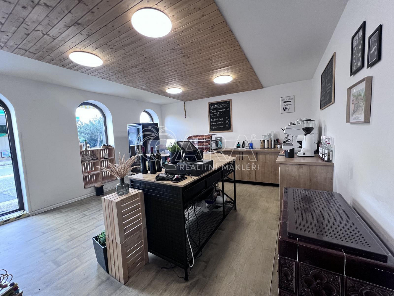 Pronájem obchodních prostor 37 m² – fotografie 2