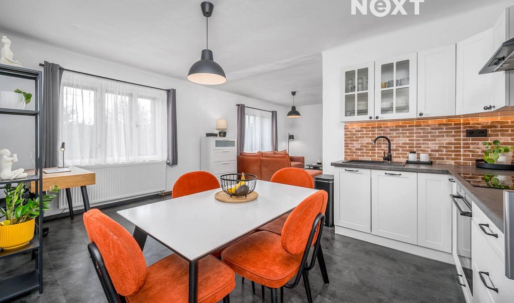 Prodej domu 250 m² s pozemkem 611 m², Zvoleněves – náhled fotky 7