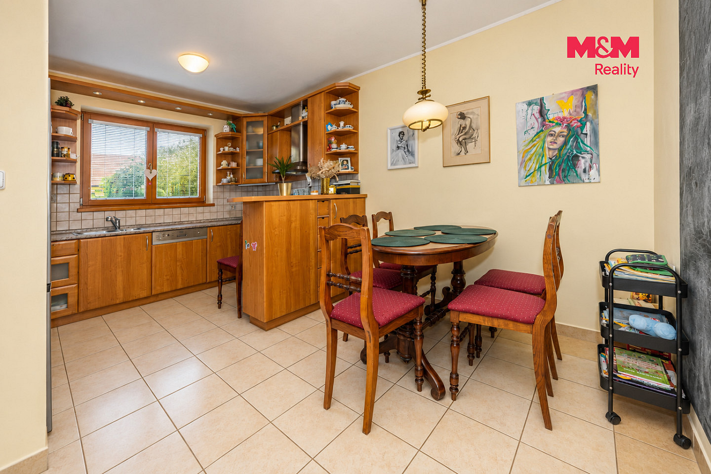 Prodej domu 179 m² s pozemkem 384 m² – fotografie 2
