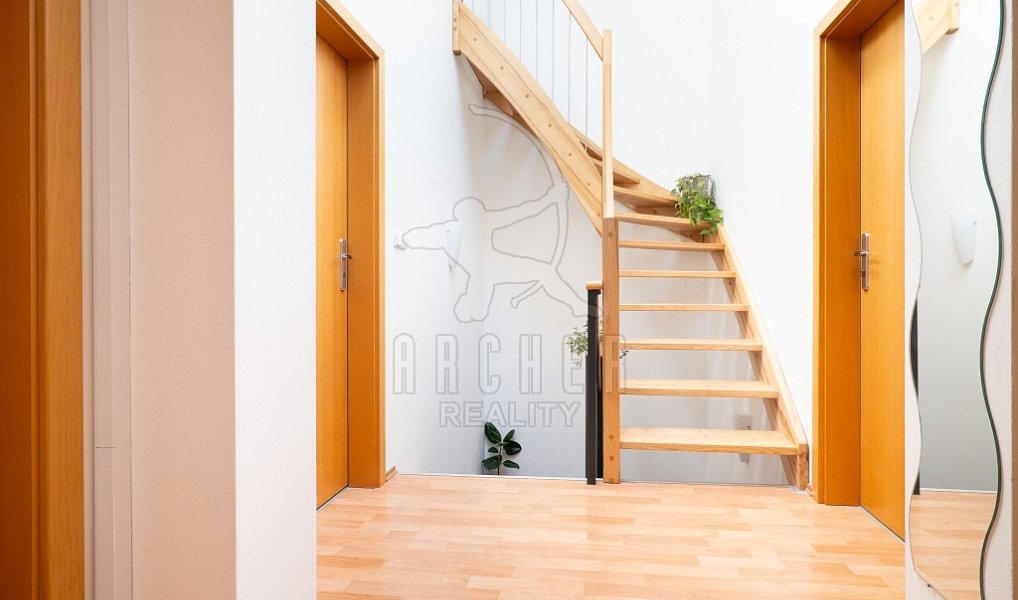 Prodej domu 130 m² s pozemkem 261 m², Jesenice – náhled fotky 28