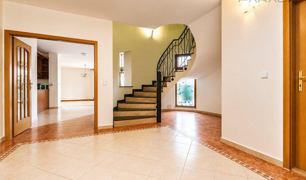 Pronájem domu 384 m² s pozemkem 670 m², Praha – náhled fotky 8