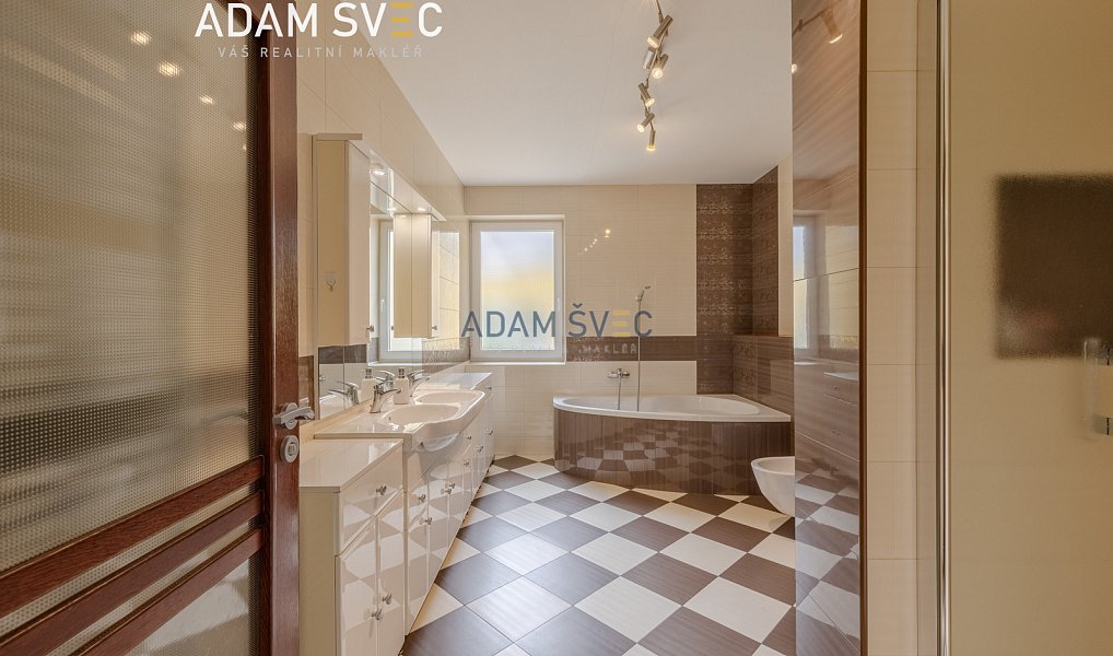 Prodej domu 359 m² s pozemkem 2 576 m², Hradčany-Kobeřice – náhled fotky 33