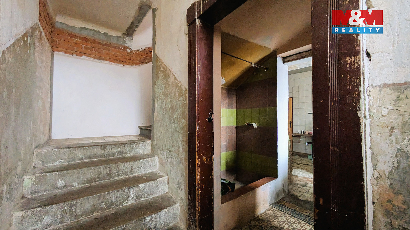 Prodej domu 570 m² s pozemkem 1 035 m²