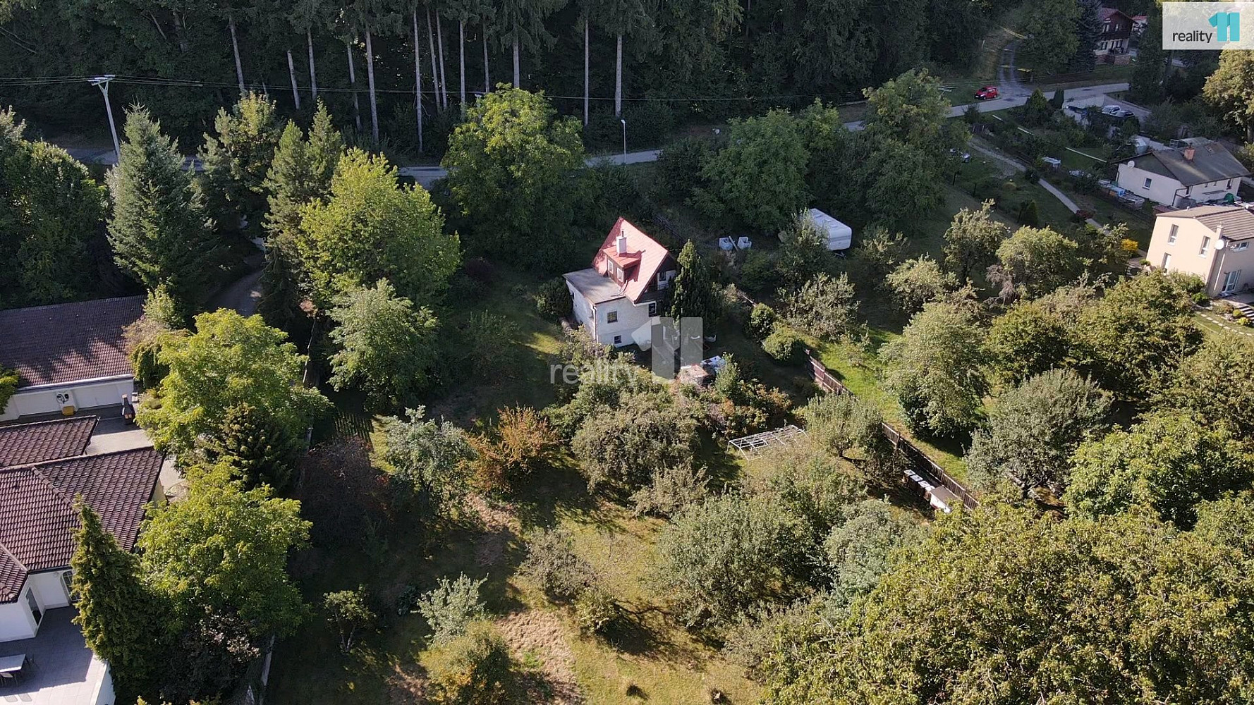 Prodej stavebního pozemku 2 211 m² – fotografie 2