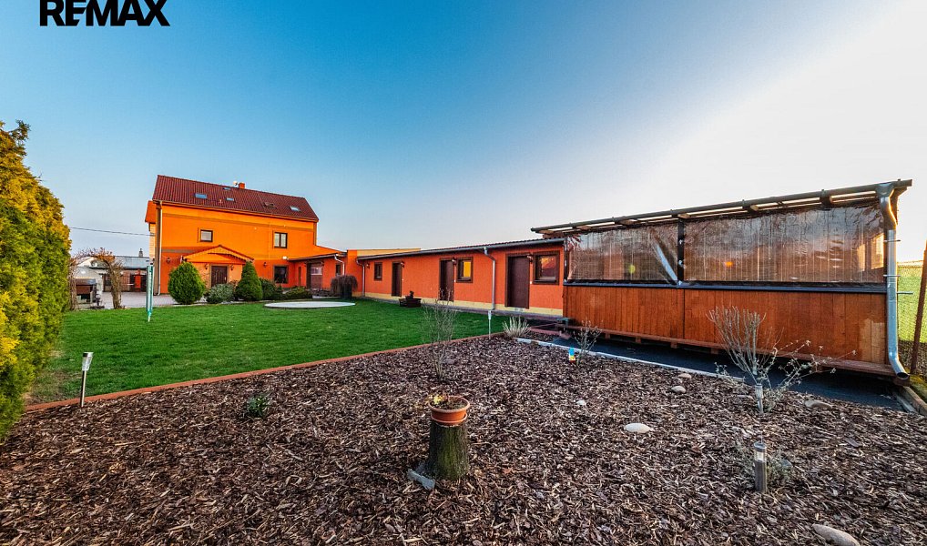 Prodej domu 309 m² s pozemkem 854 m², Kněževes – náhled fotky 40