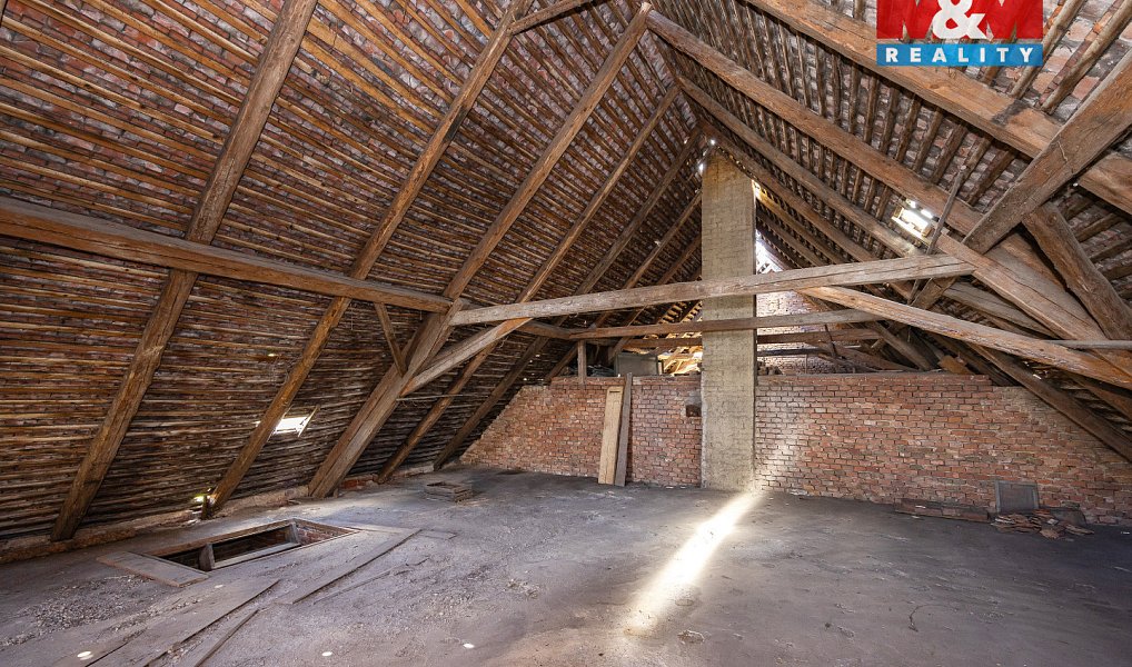 Prodej domu 330 m² s pozemkem 43 267 m², Moravany – náhled fotky 20