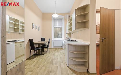 Prodej bytu 1+1 34 m², Lad. Koubka, Karlovy Vary - Rybáře