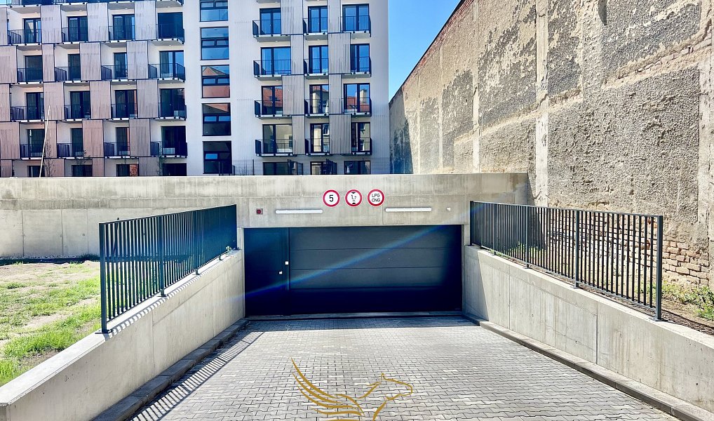 Pronájem garážového stání 14 m2, Brno - Komárov, Brno – náhled fotky 2