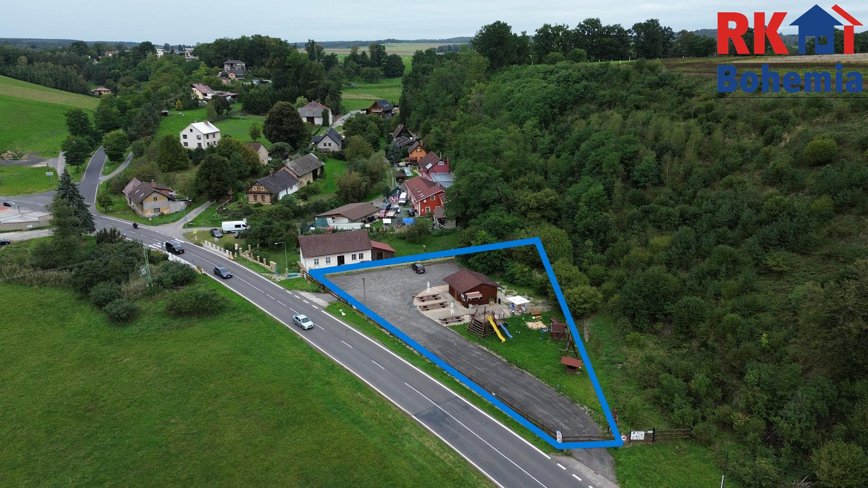 Prodej stavebního pozemku 2 165 m² – fotografie 2