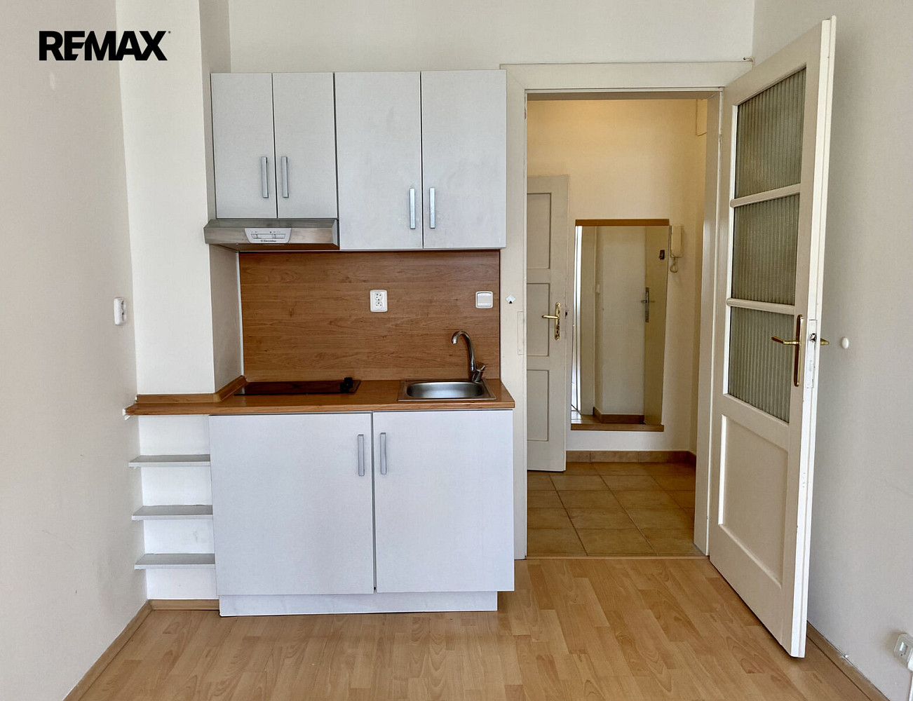 Pronájem bytu 1+kk 24 m² – fotografie 3